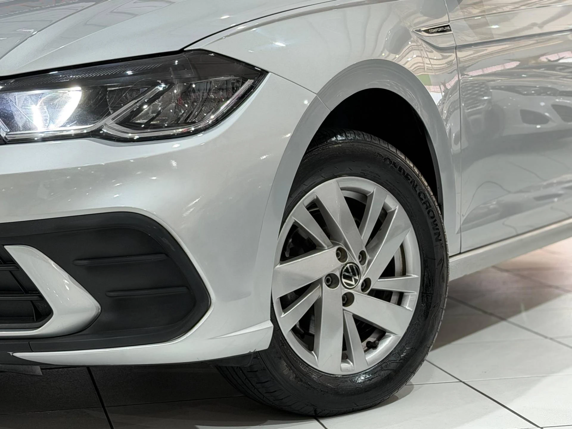 VOLKSWAGEN POLO