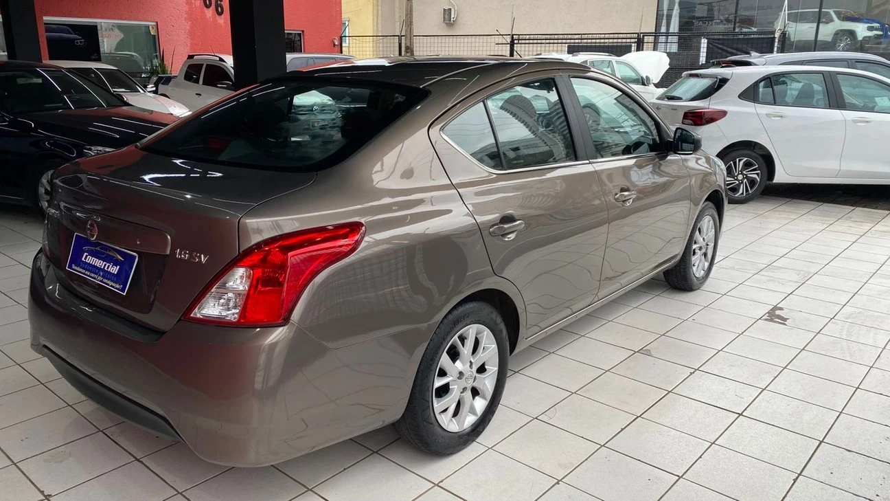 NISSAN VERSA