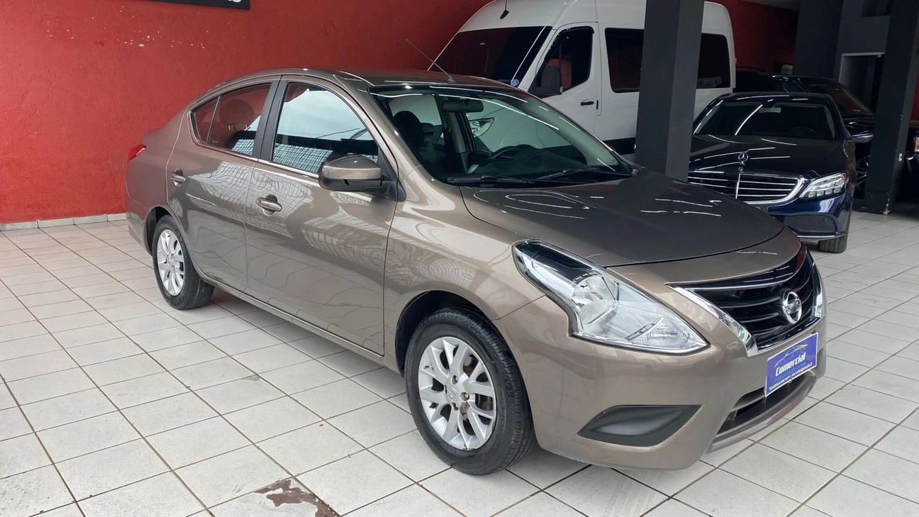 NISSAN VERSA