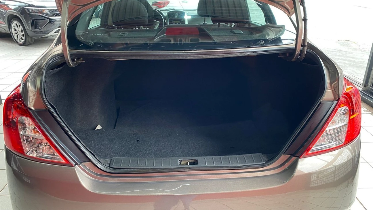 NISSAN VERSA