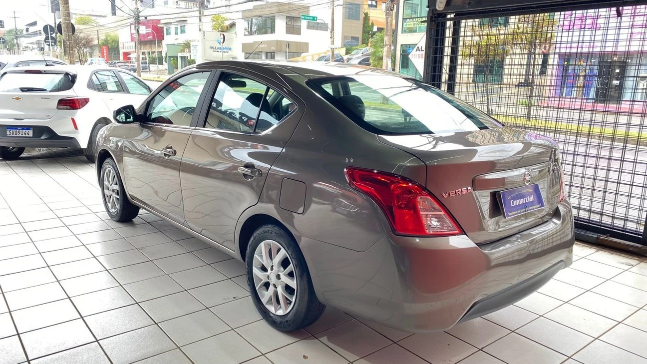 NISSAN VERSA