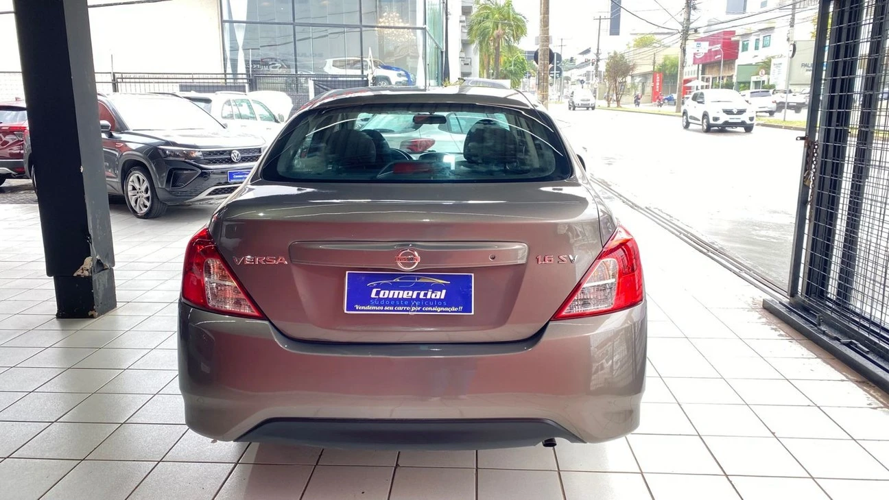 NISSAN VERSA
