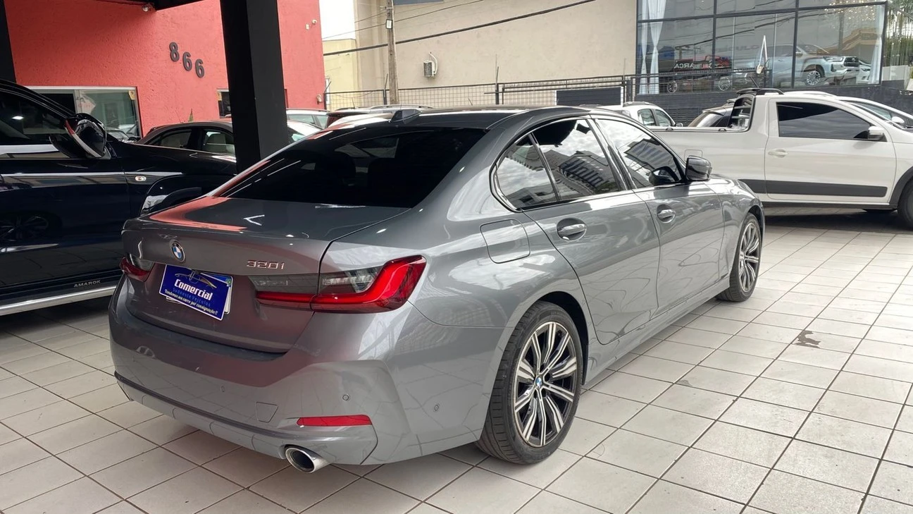 BMW 320I
