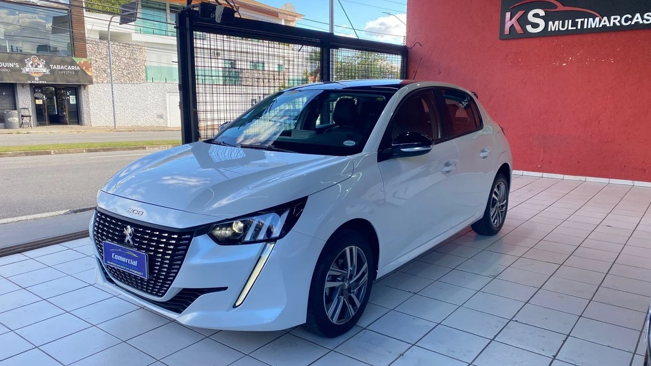PEUGEOT 208