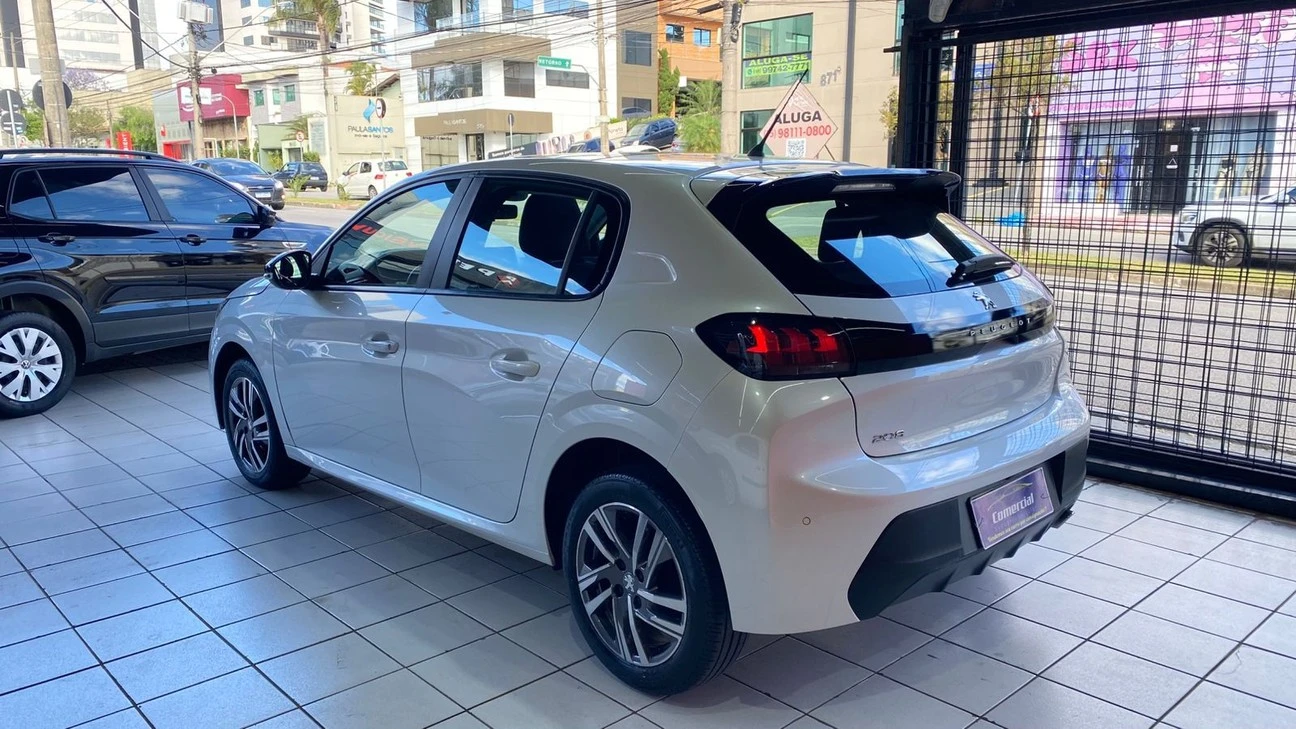 PEUGEOT 208