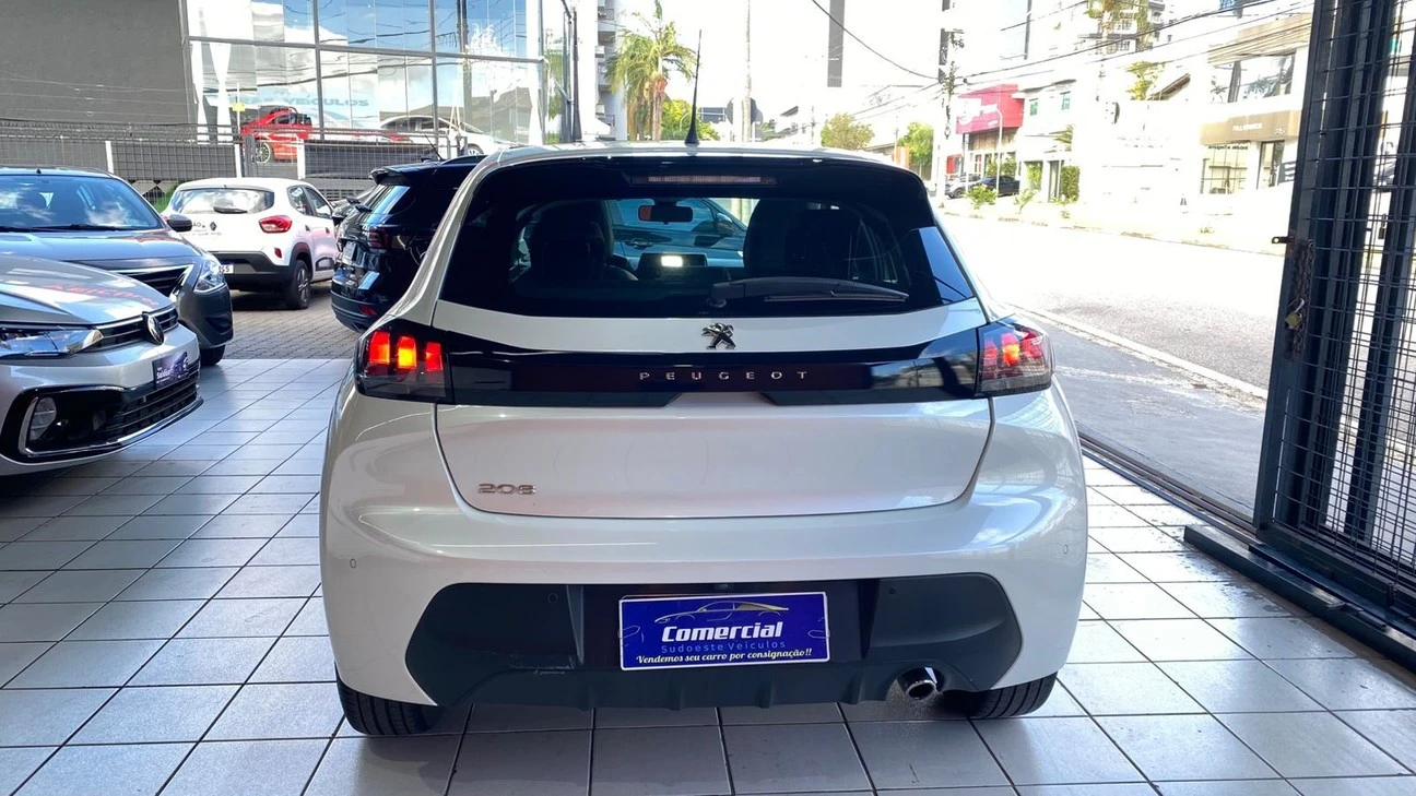 PEUGEOT 208