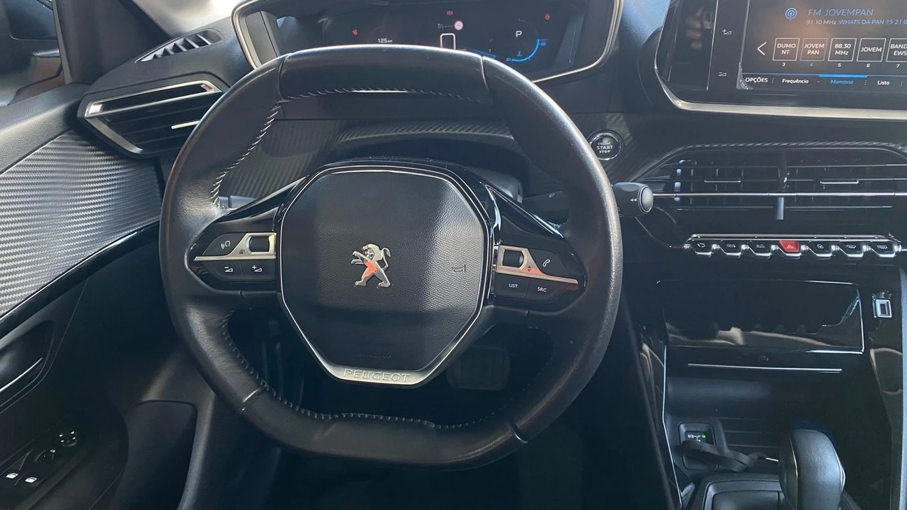 PEUGEOT 208
