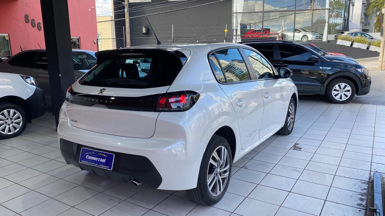 PEUGEOT 208