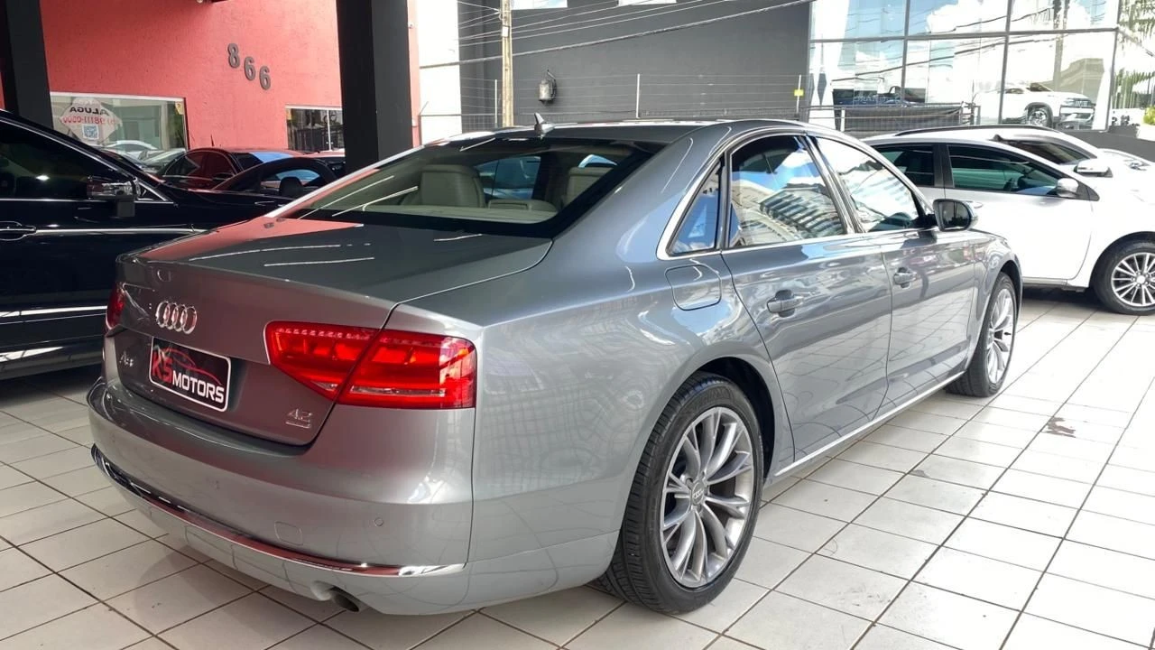 AUDI A8
