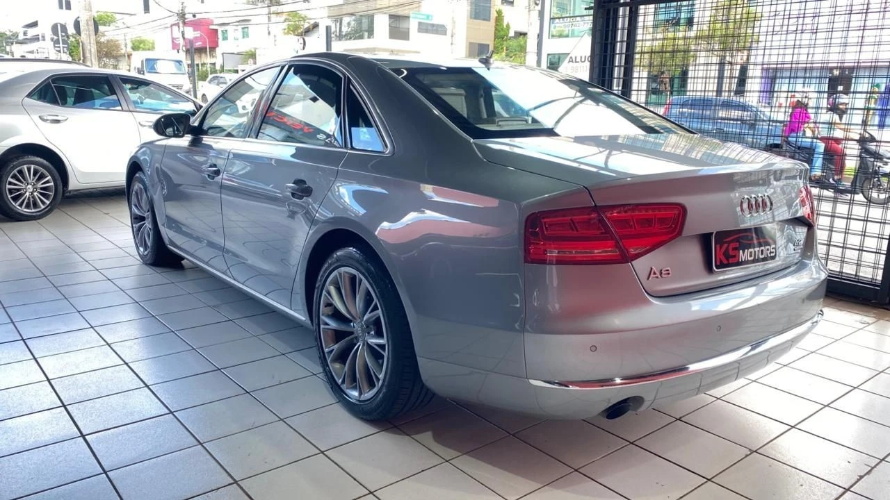 AUDI A8