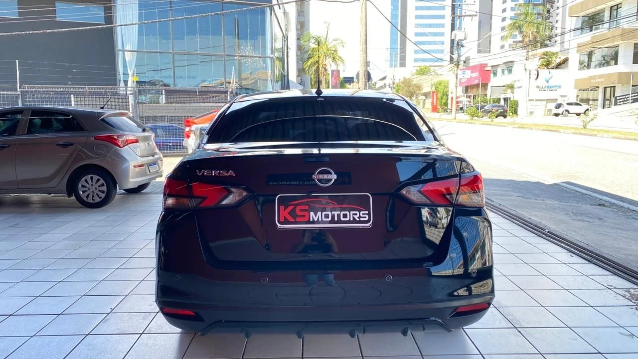 NISSAN VERSA