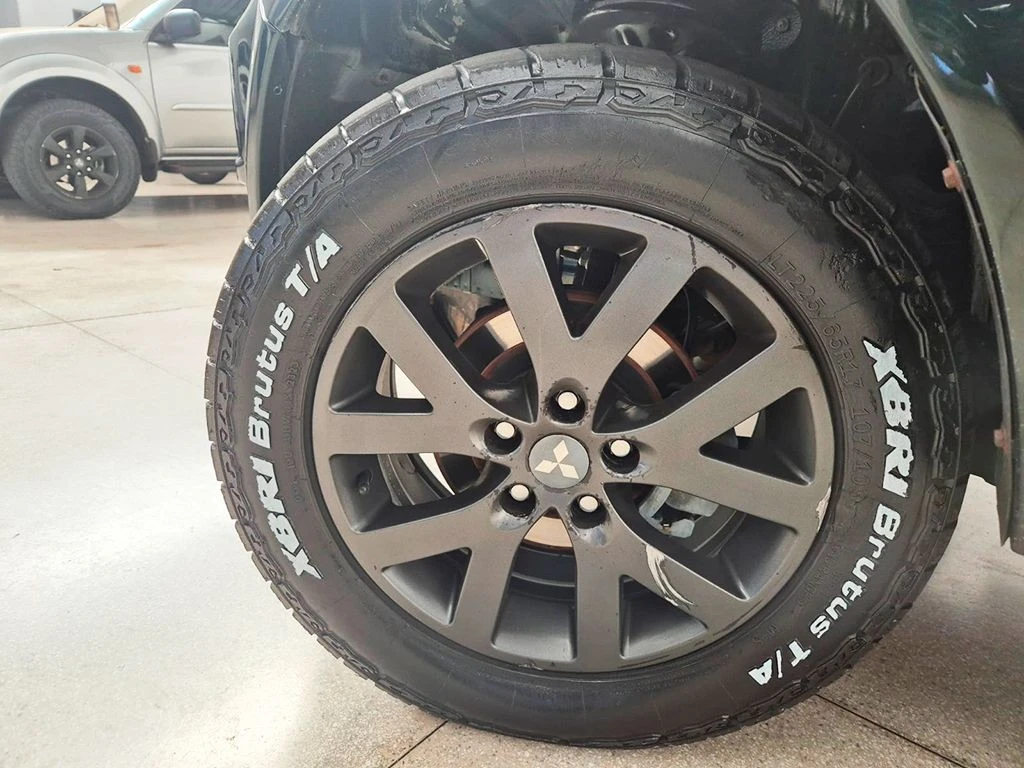 MITSUBISHI PAJERO TR4