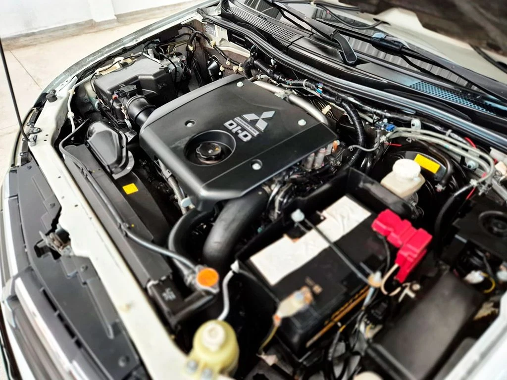 MITSUBISHI L200 TRITON