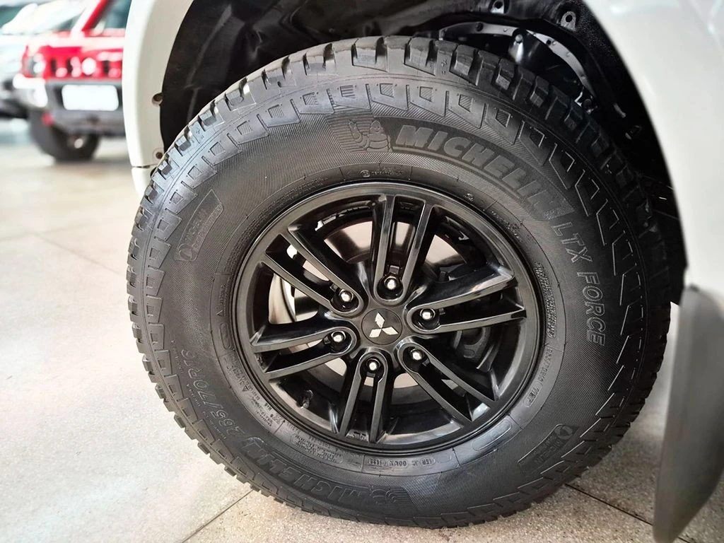 MITSUBISHI L200 TRITON