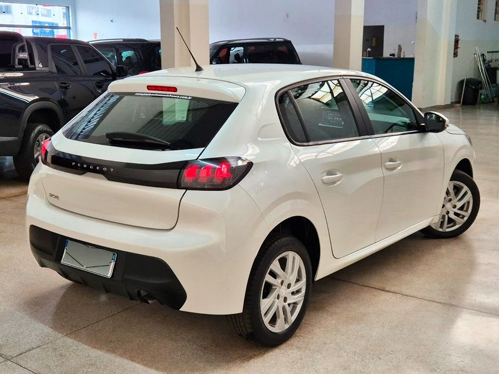 PEUGEOT 208