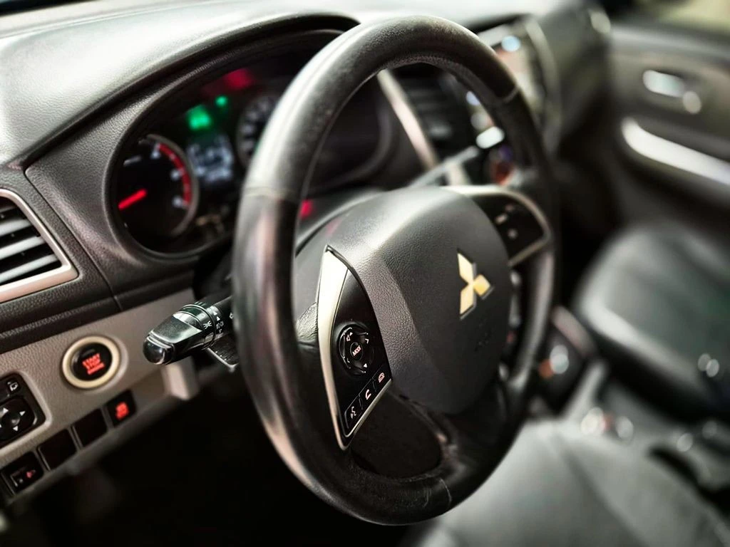MITSUBISHI L200 TRITON
