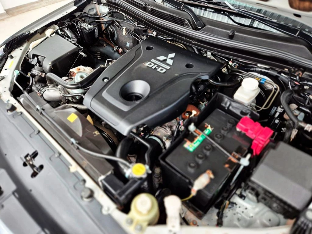 MITSUBISHI L200 TRITON