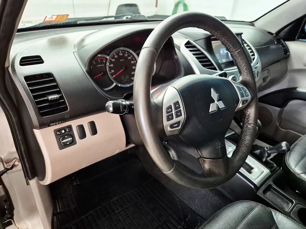 MITSUBISHI L200 TRITON