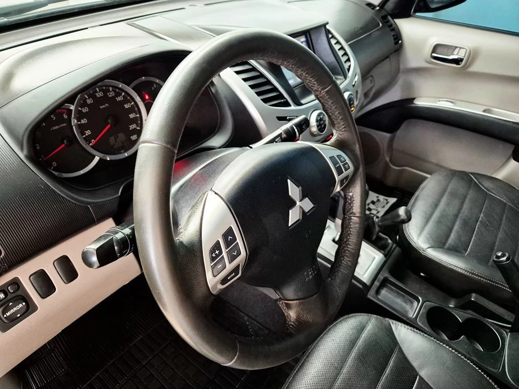 MITSUBISHI L200 TRITON