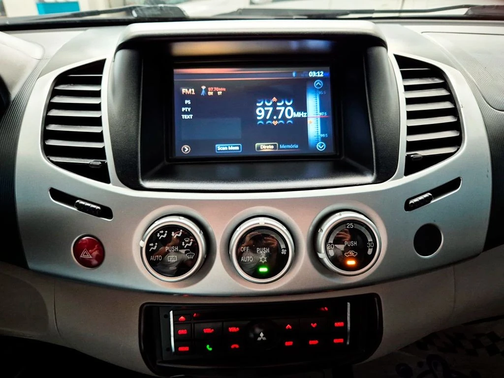 MITSUBISHI L200 TRITON