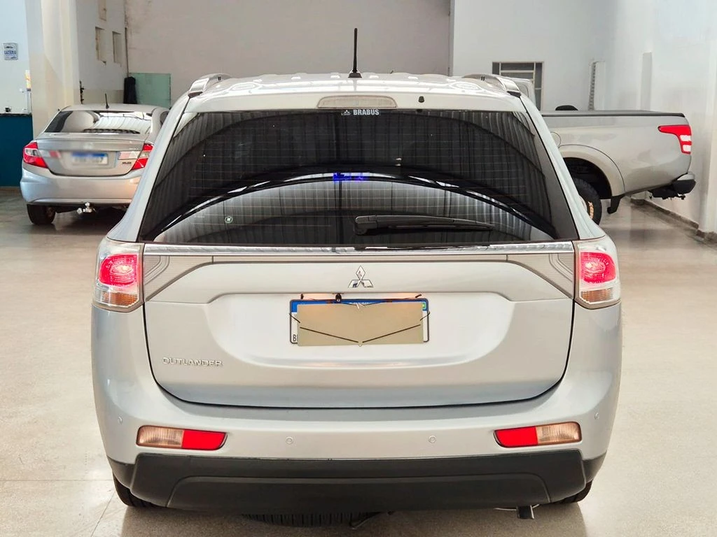 MITSUBISHI OUTLANDER