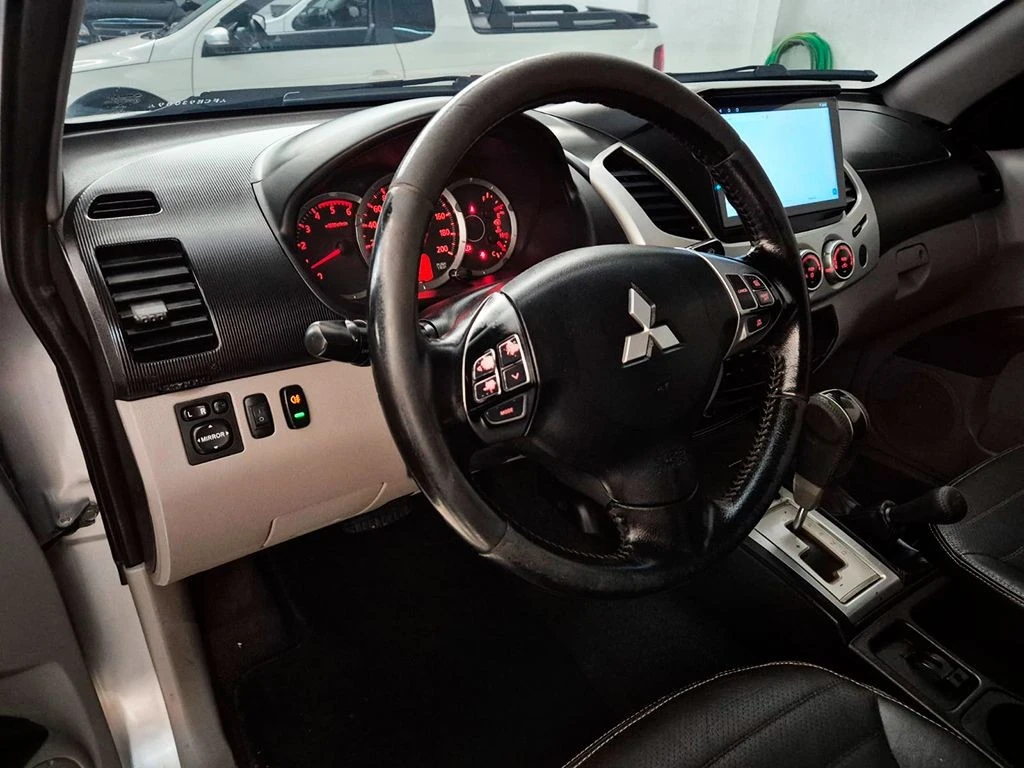 MITSUBISHI L200 TRITON