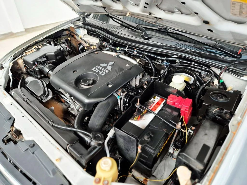 MITSUBISHI L200 TRITON