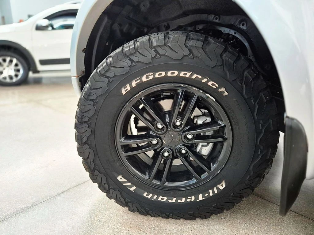 MITSUBISHI L200 TRITON