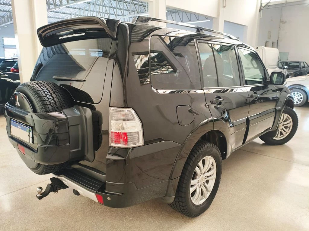 MITSUBISHI PAJERO FULL