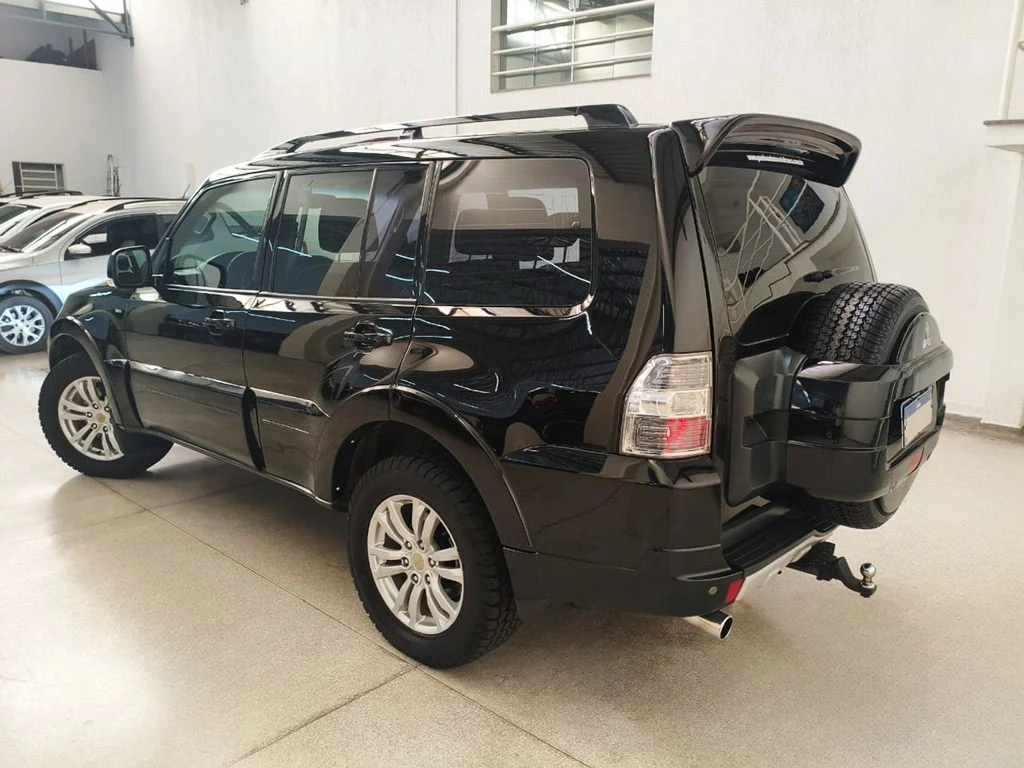 MITSUBISHI PAJERO FULL