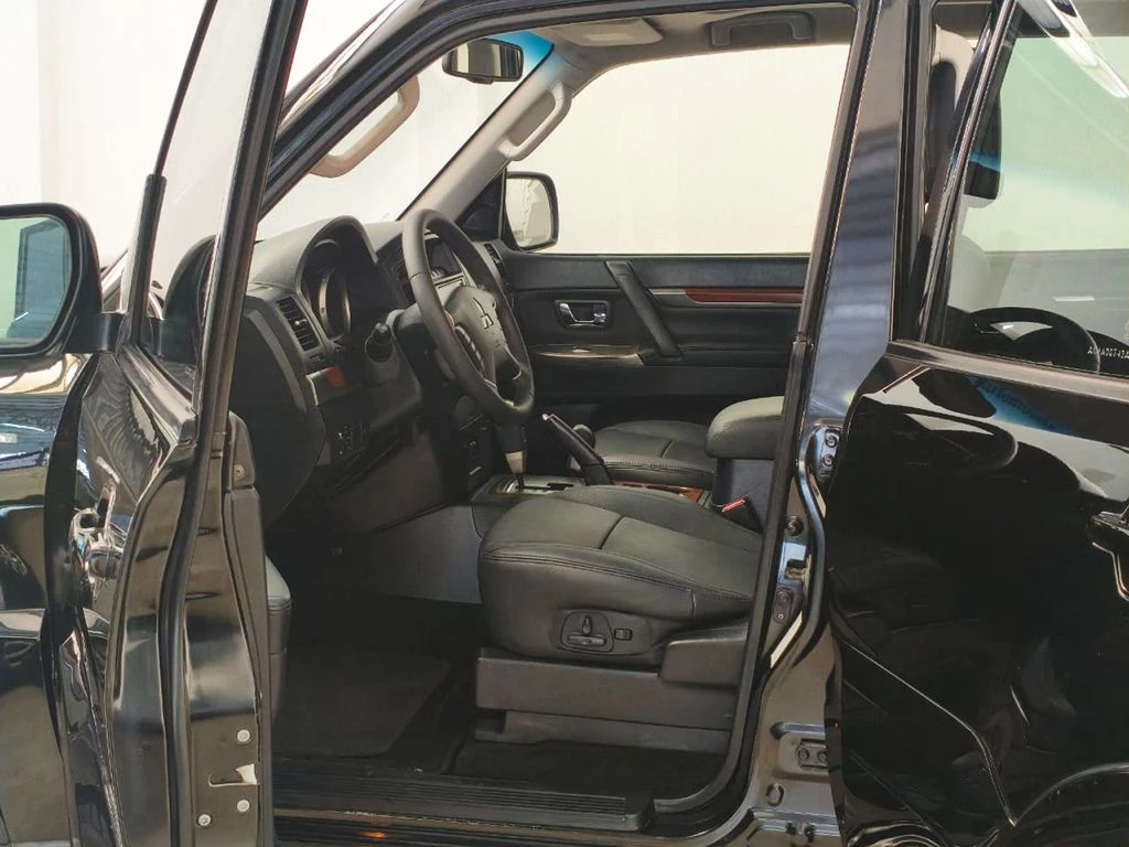 MITSUBISHI PAJERO FULL