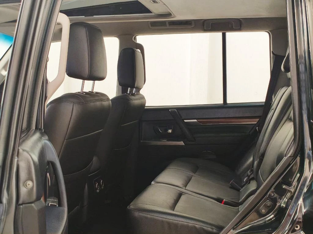 MITSUBISHI PAJERO FULL