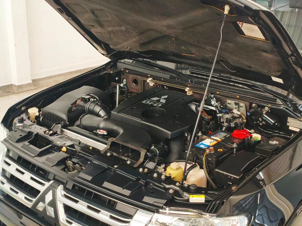 MITSUBISHI PAJERO FULL