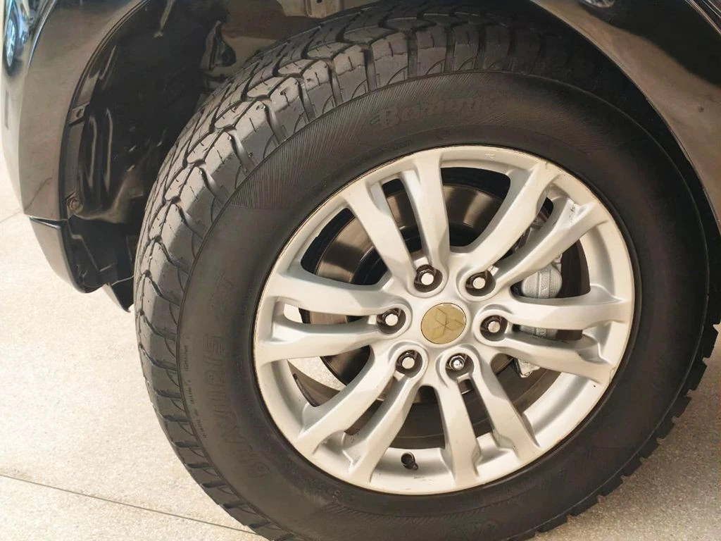 MITSUBISHI PAJERO FULL