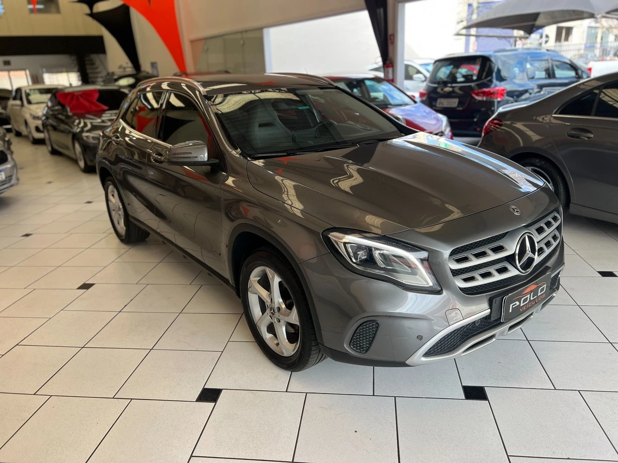 MERCEDES-BENZ GLA 200