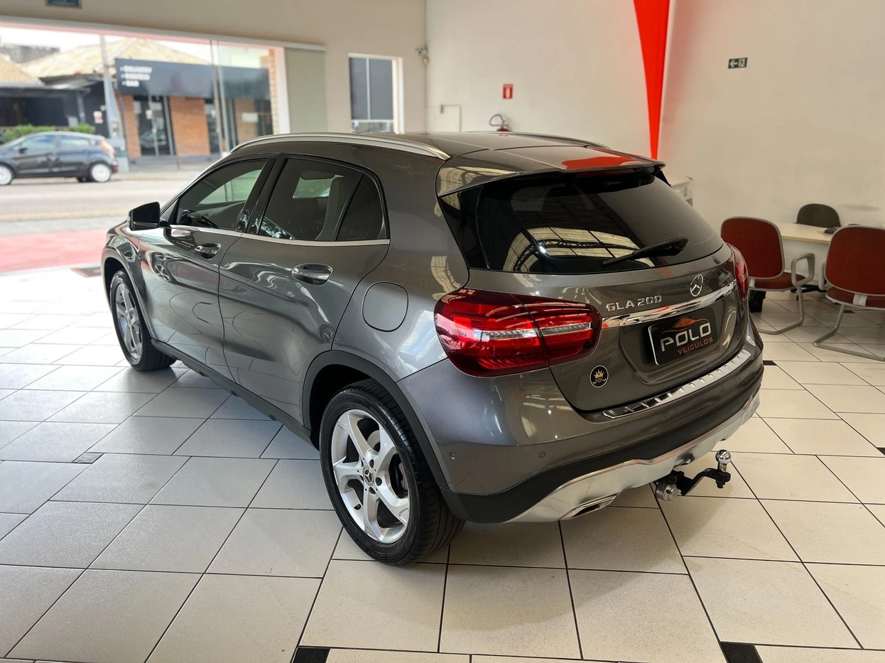 MERCEDES-BENZ GLA 200
