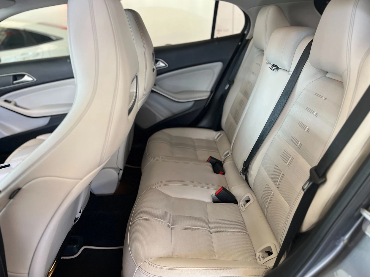 MERCEDES-BENZ GLA 200
