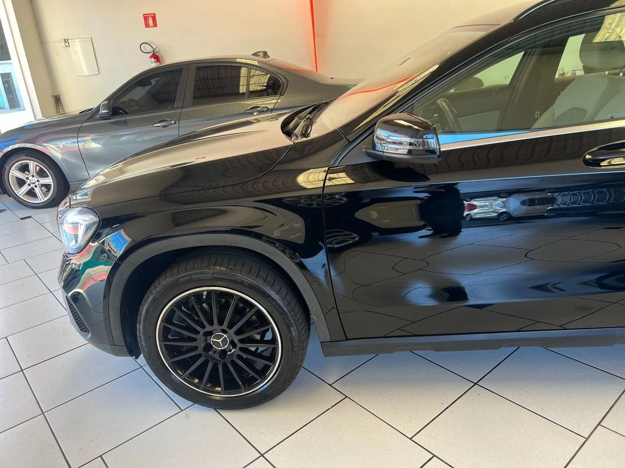 MERCEDES-BENZ GLA 200