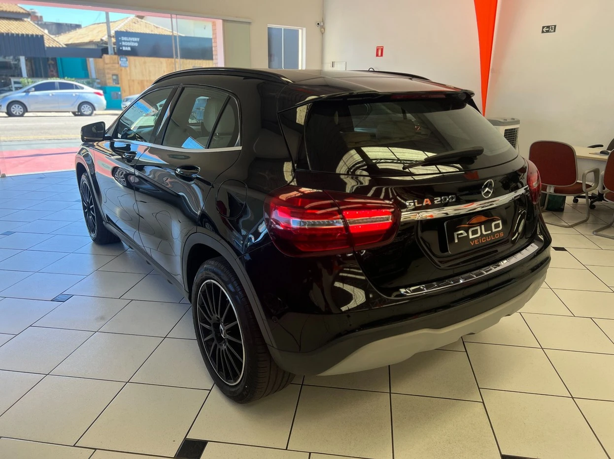 MERCEDES-BENZ GLA 200