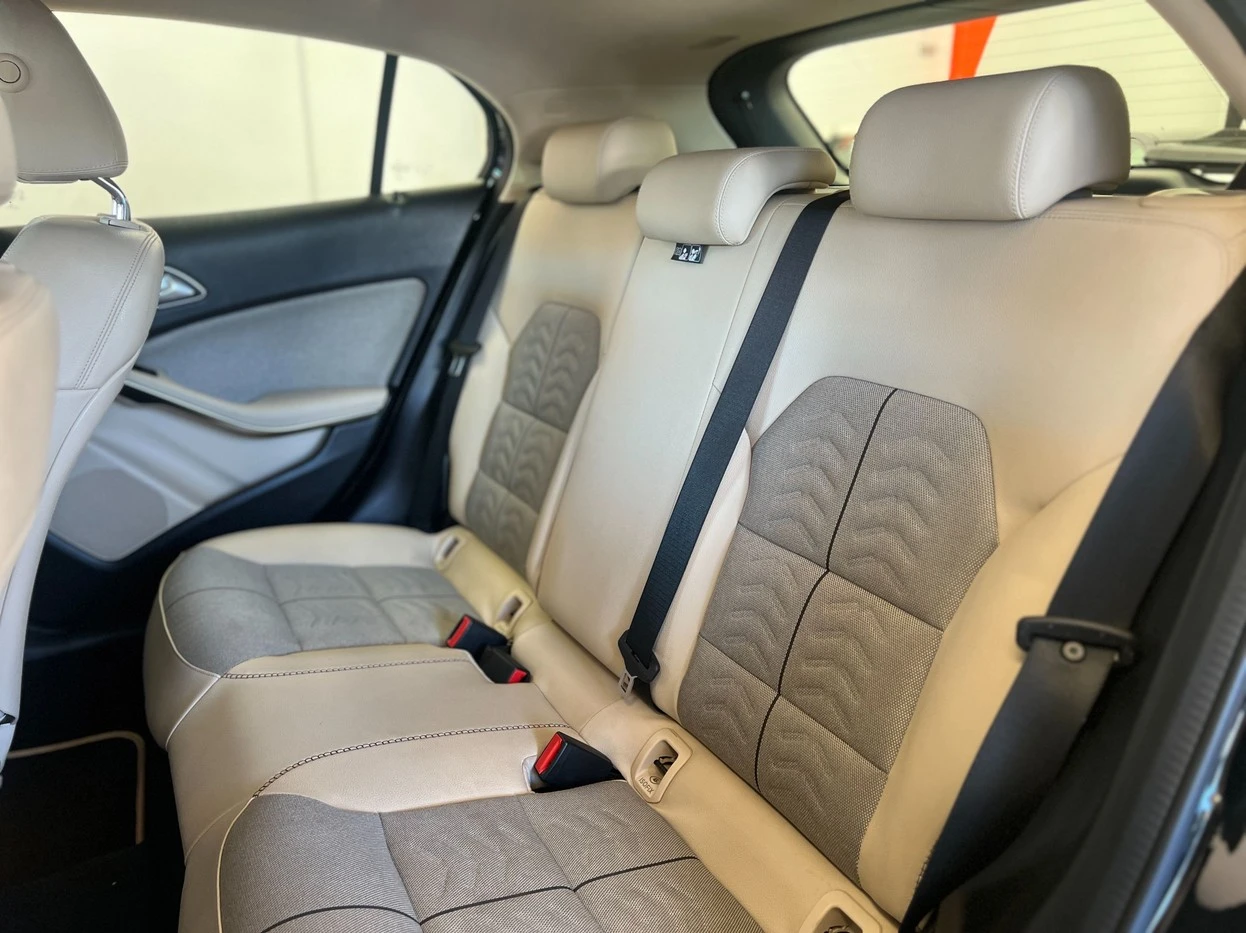 MERCEDES-BENZ GLA 200