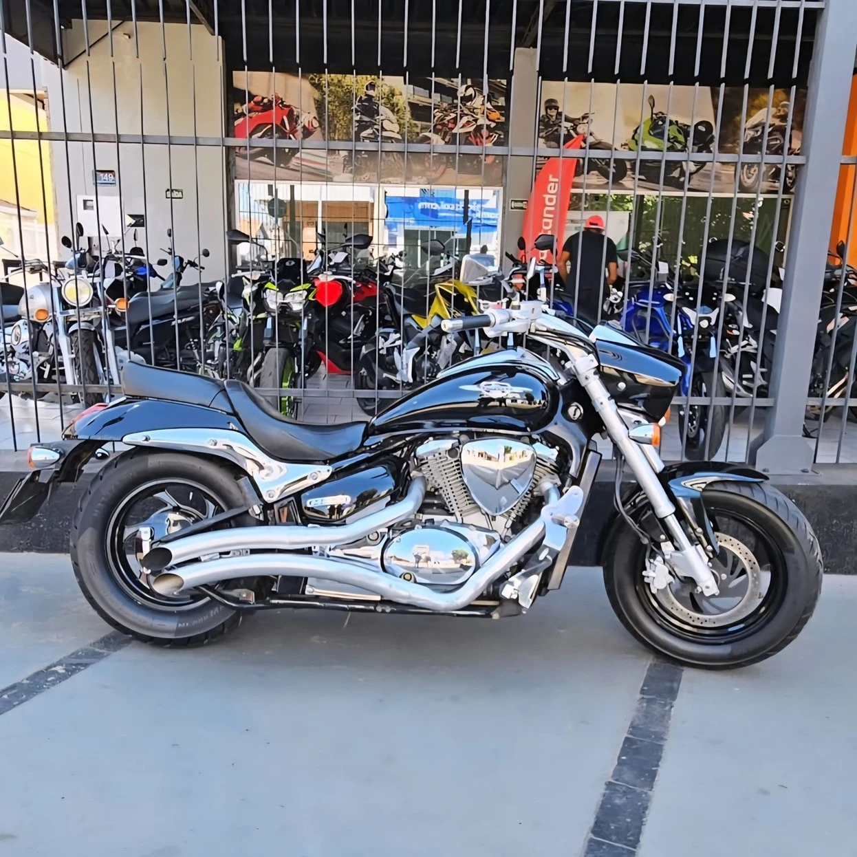 SUZUKI BOULEVARD M800 R