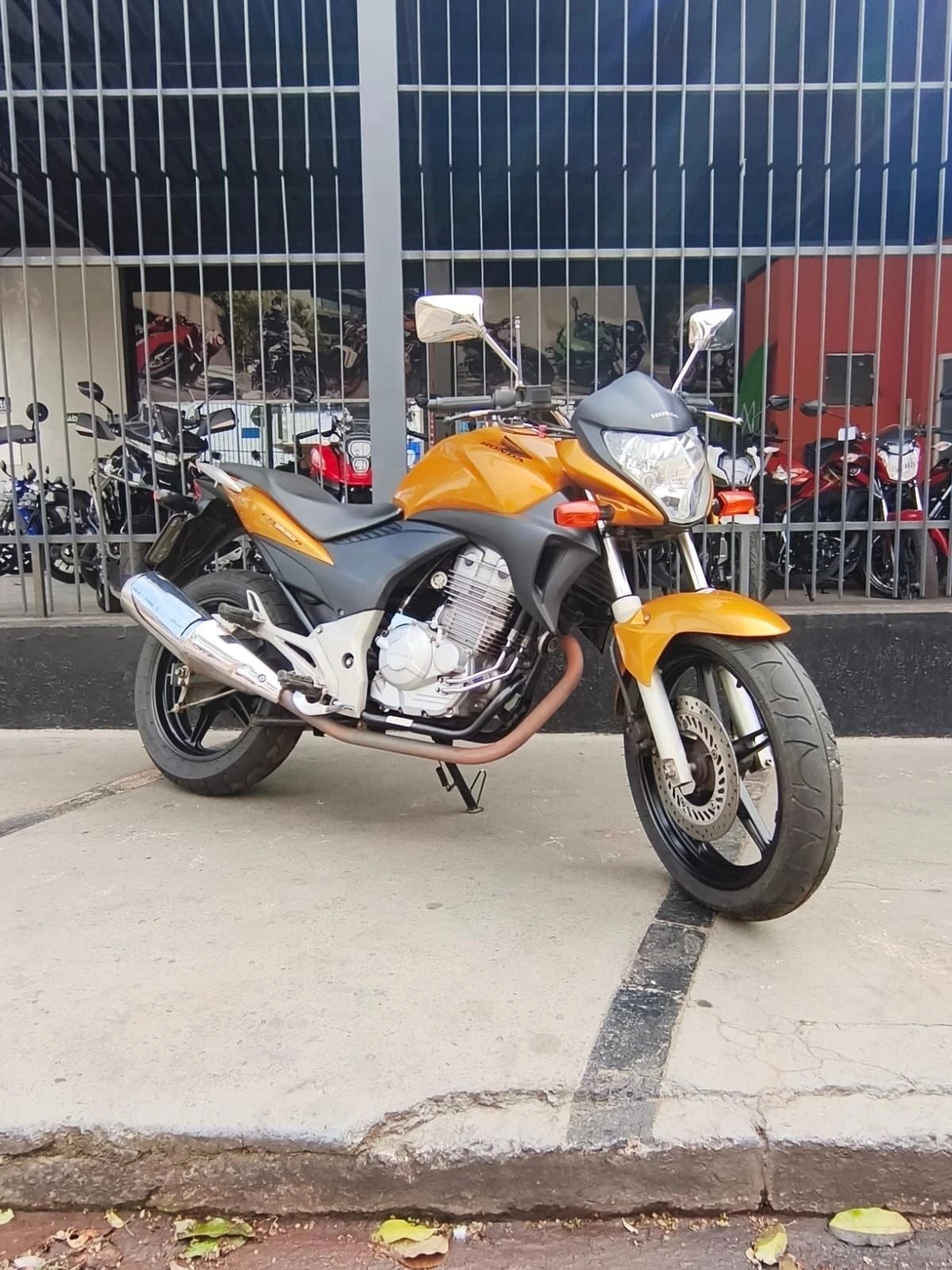 HONDA CB 300R