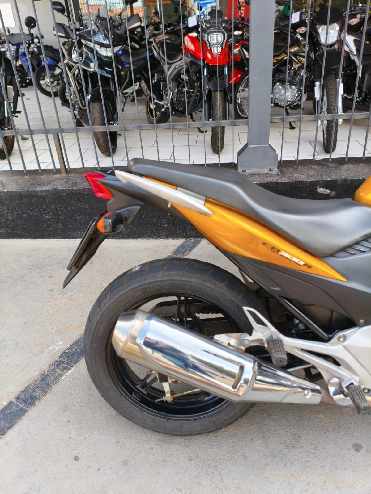 HONDA CB 300R
