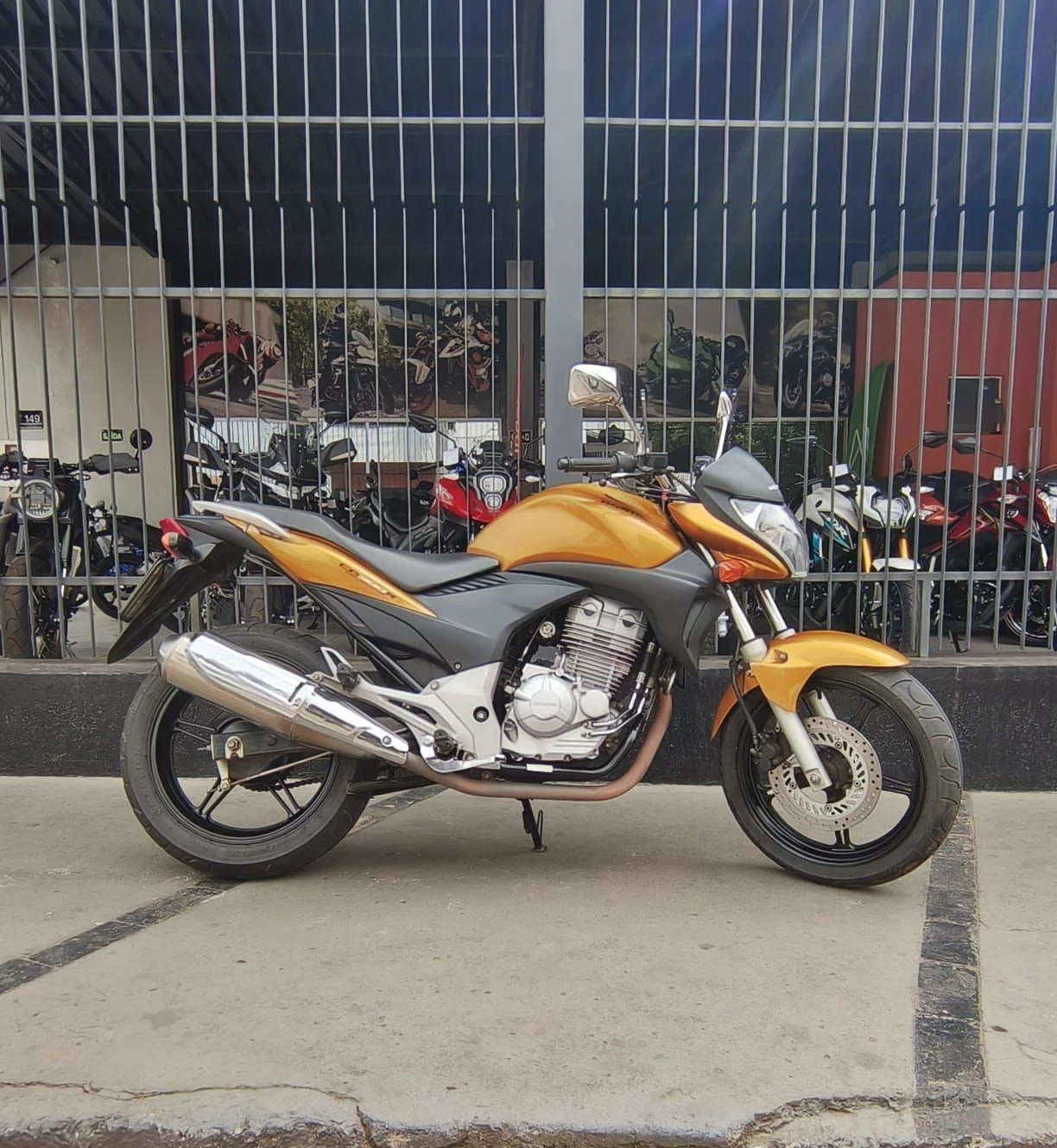 HONDA CB 300R