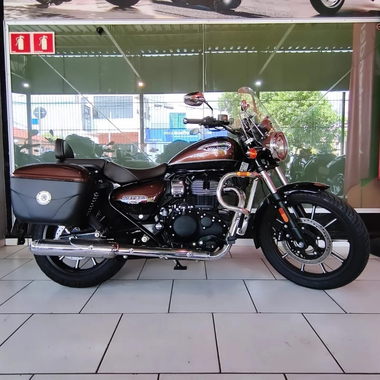 ROYAL ENFIELD METEOR 350 SUPERNOVA