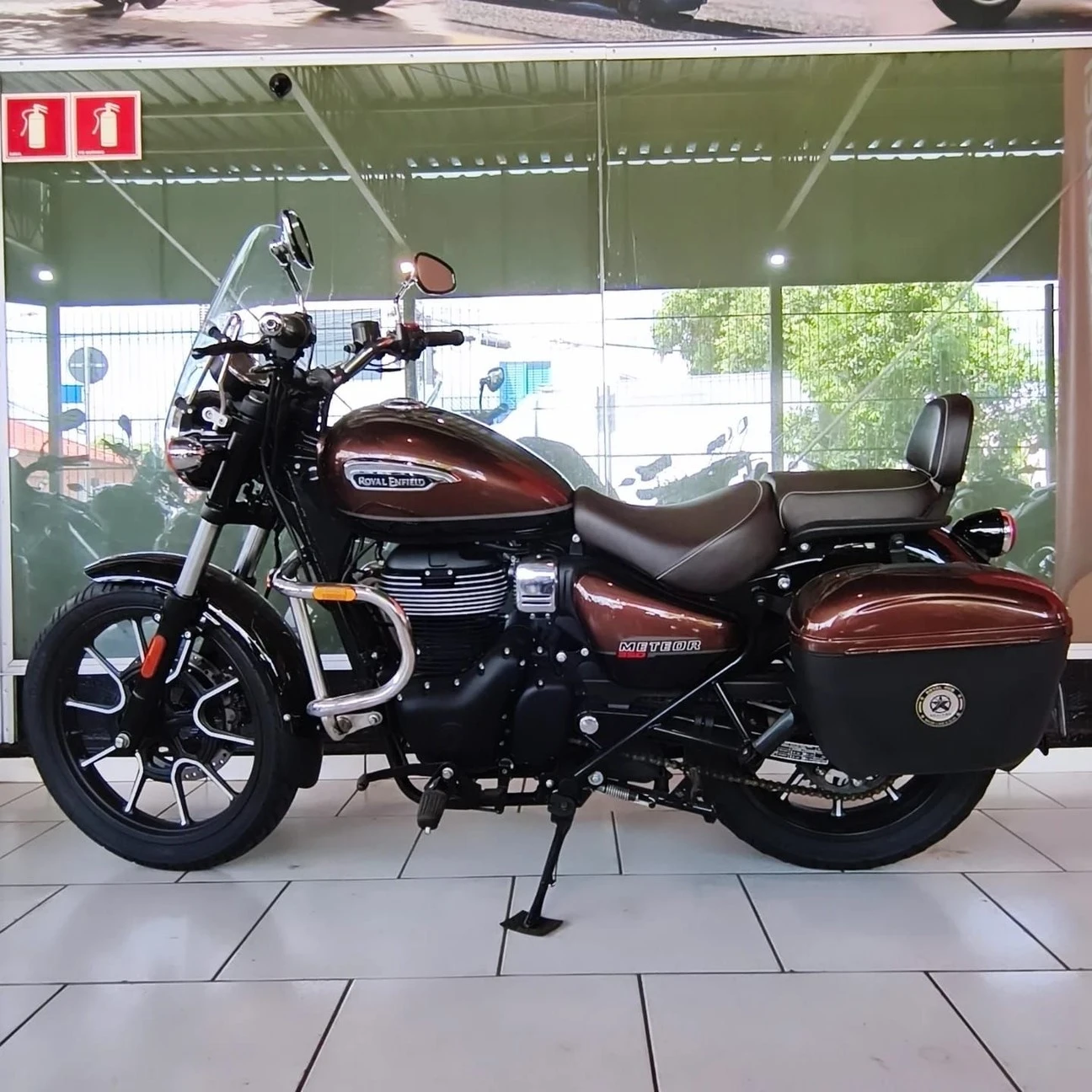 ROYAL ENFIELD METEOR 350 SUPERNOVA
