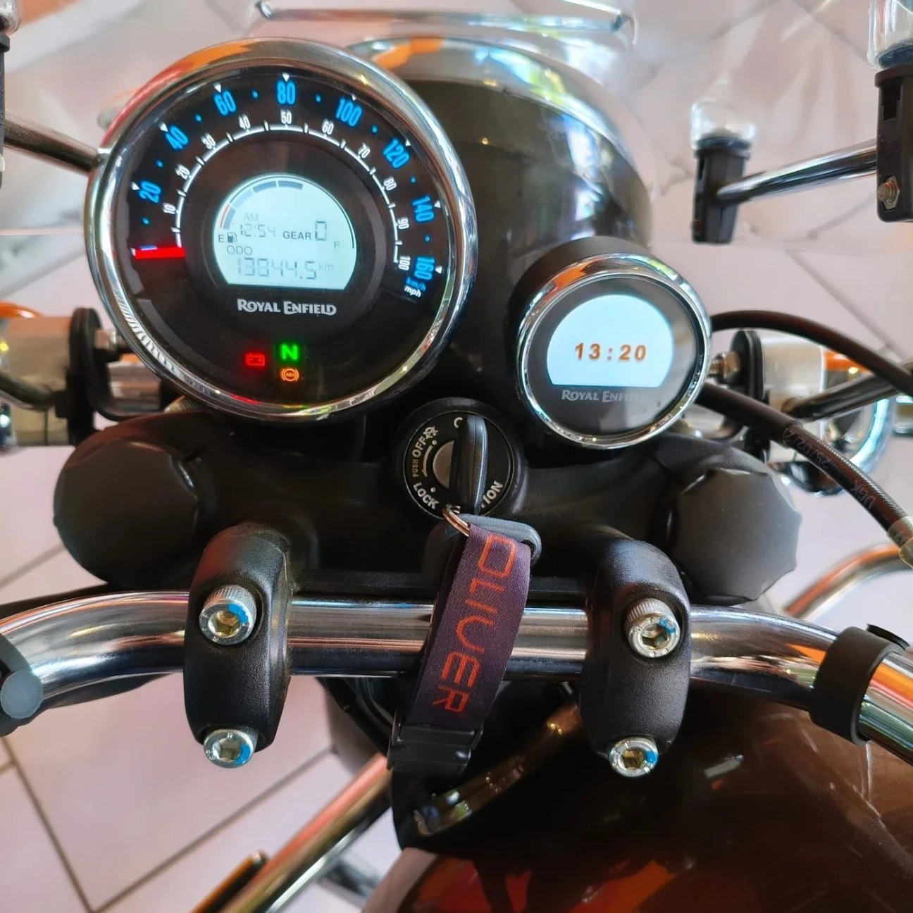 ROYAL ENFIELD METEOR 350 SUPERNOVA