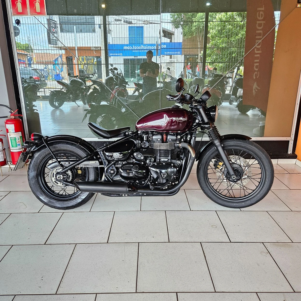 TRIUMPH BONNEVILLE BOBBER 1200