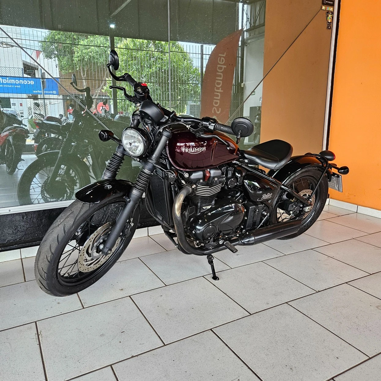 TRIUMPH BONNEVILLE BOBBER 1200