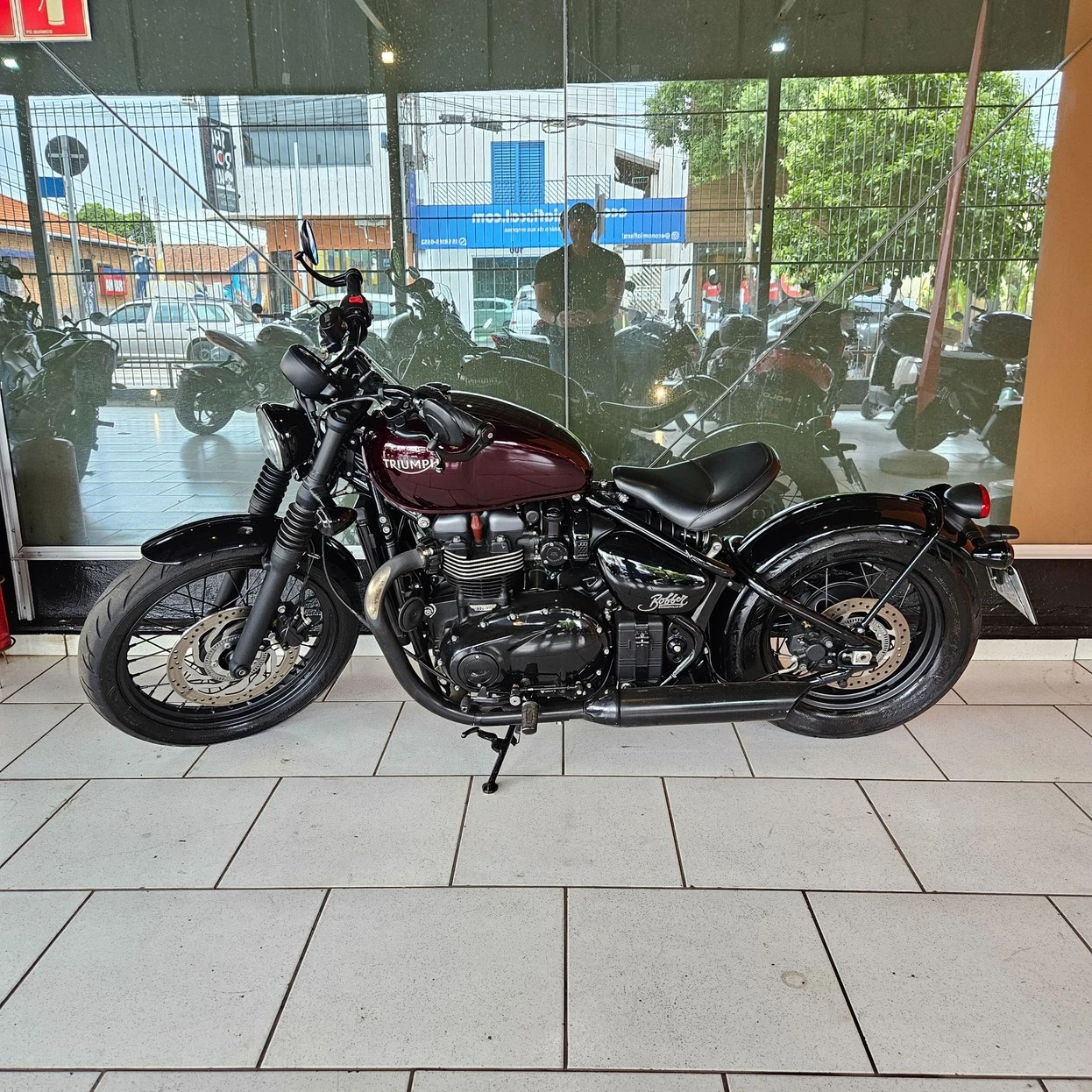 TRIUMPH BONNEVILLE BOBBER 1200